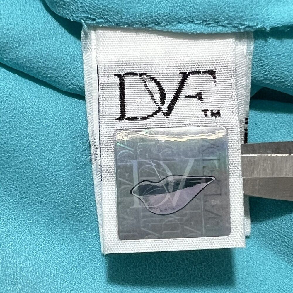 Diane Von Furstenberg Women's 4 Lightweight Ruffled Blouse Blue Sleeveless Top - Picture 11 of 12
